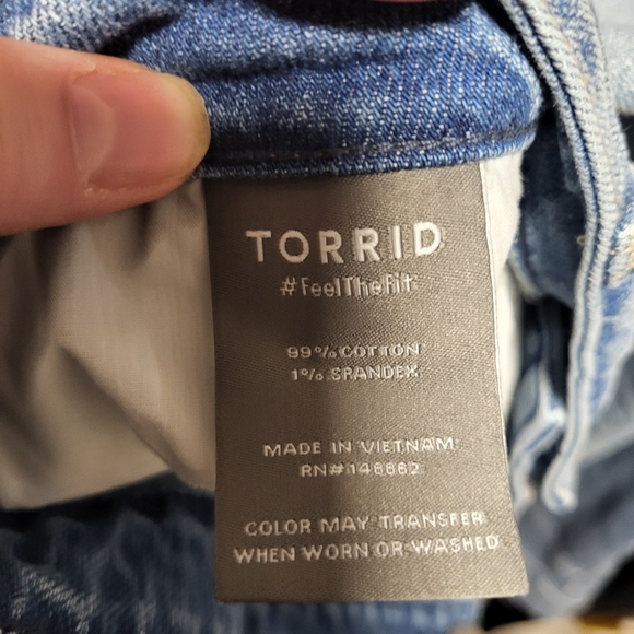 *3/$30 Sale* Torrid Light Wash Distressed High Waisted Straight Jeans sz 20 Tall - Picture 6 of 6